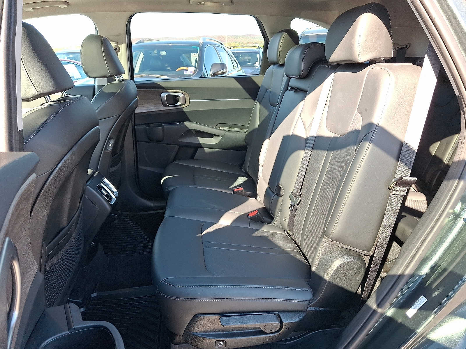 Thumbnail: 2022 Kia Sorento - 8