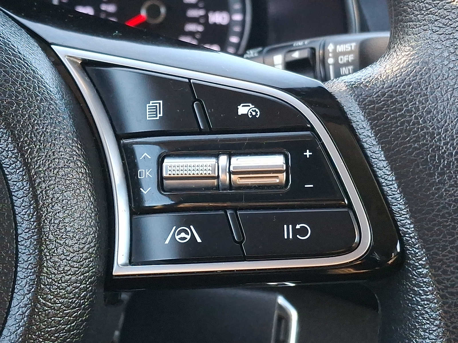 Thumbnail: 2023 Kia Forte - 18