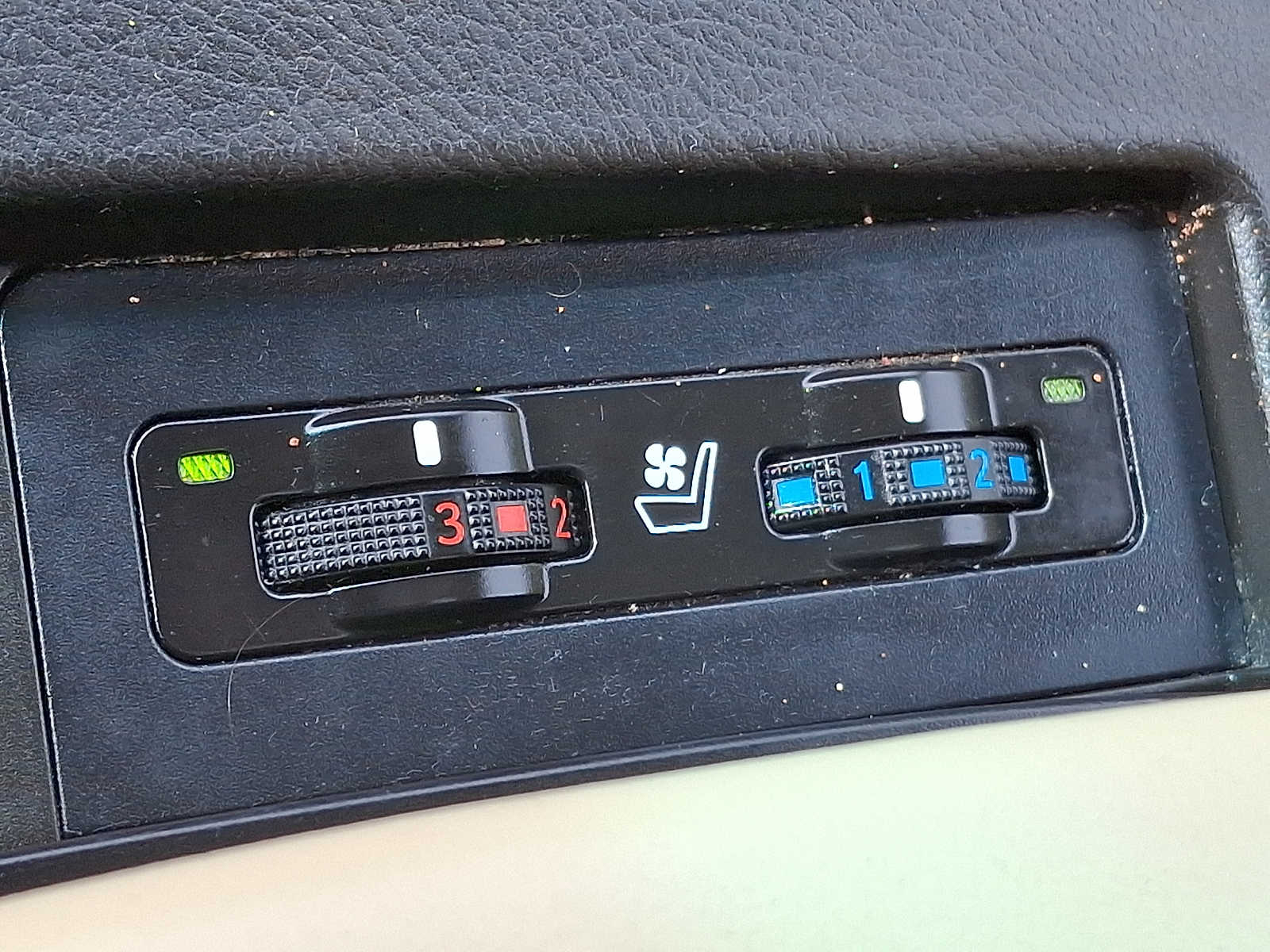 Thumbnail: 2010 Lexus RX - 23