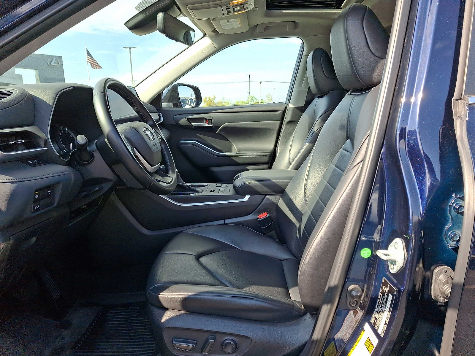 Thumbnail: 2023 Toyota Highlander - 12