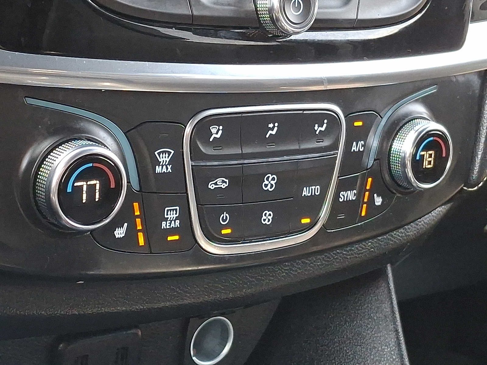 Thumbnail: 2023 Chevrolet Traverse - 12