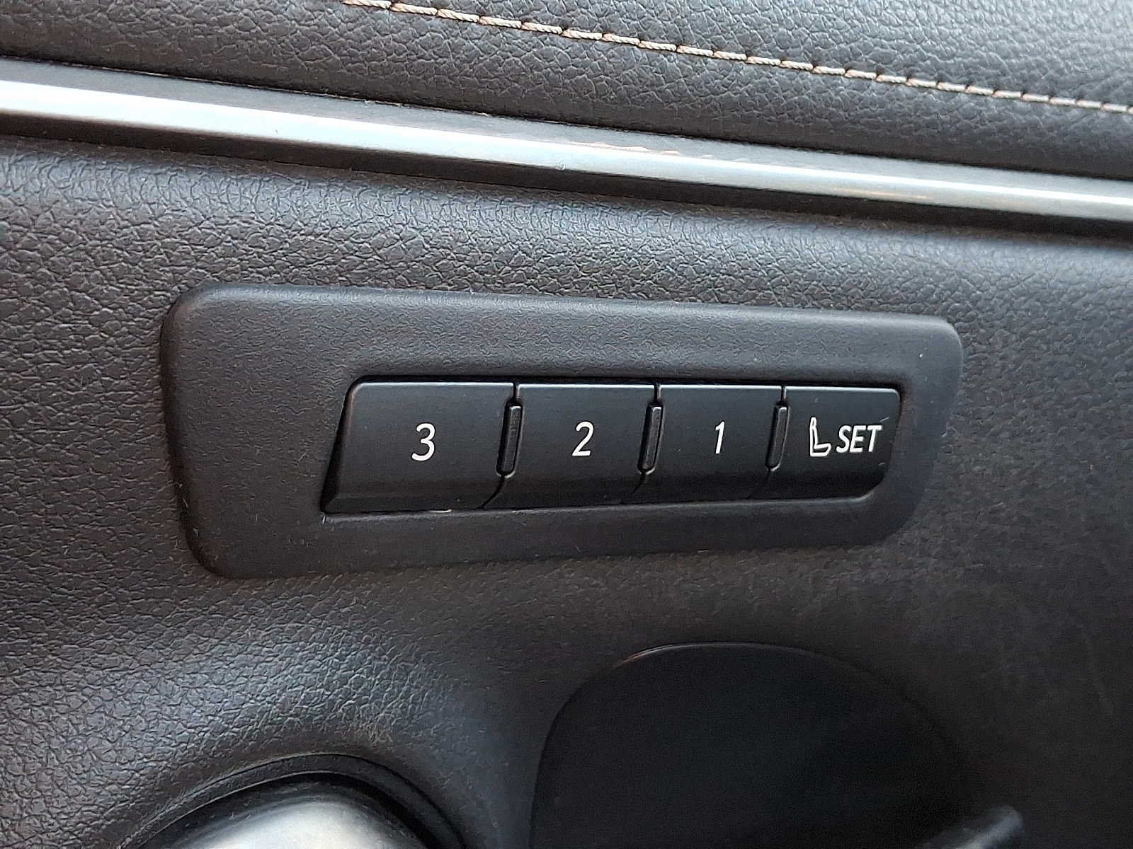 Thumbnail: 2019 Lexus ES - 18