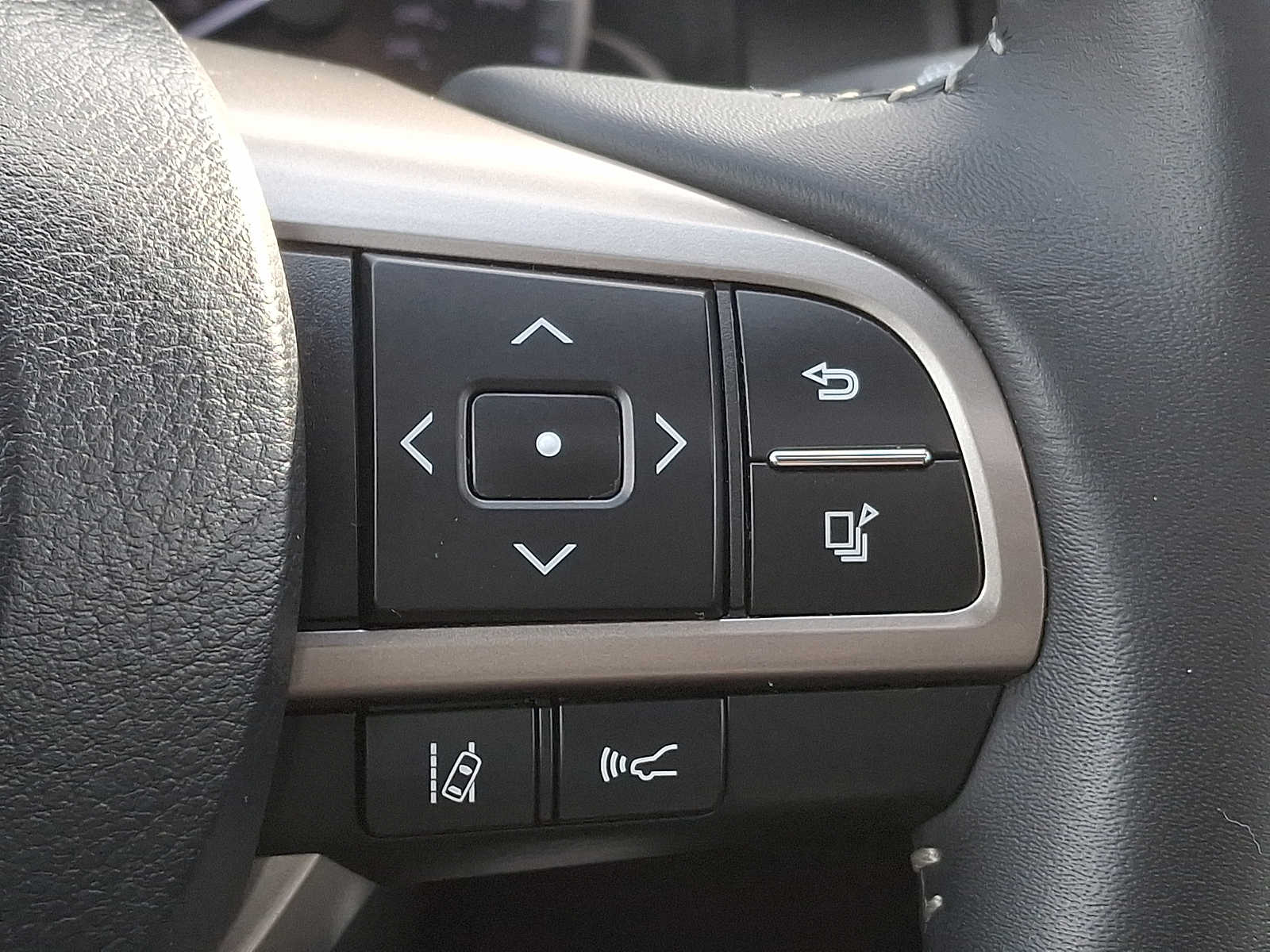 Thumbnail: 2018 Lexus ES - 19