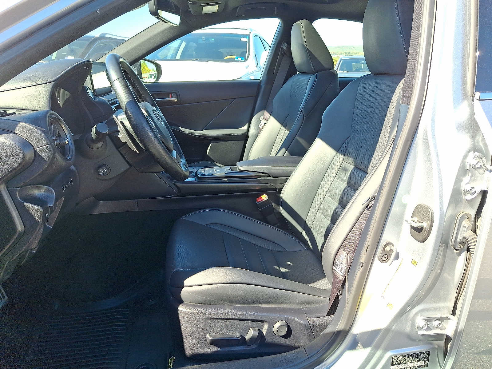 Thumbnail: 2023 Lexus IS - 10