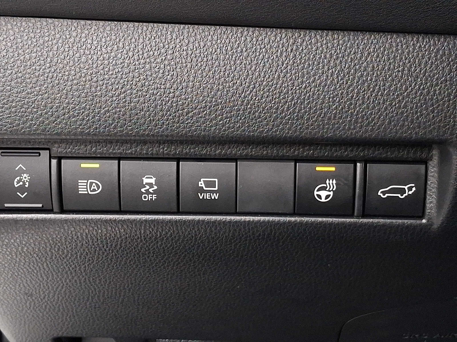 Thumbnail: 2023 Toyota Venza - 21