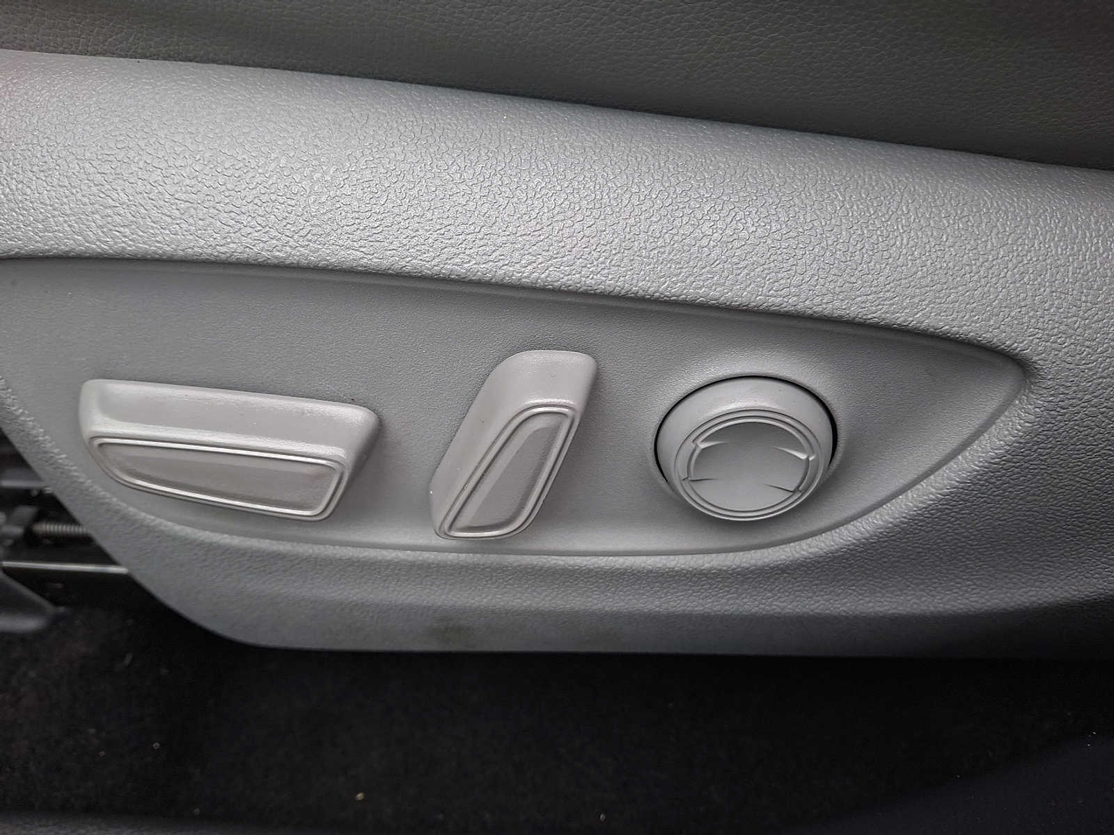 Thumbnail: 2023 Toyota Highlander - 10