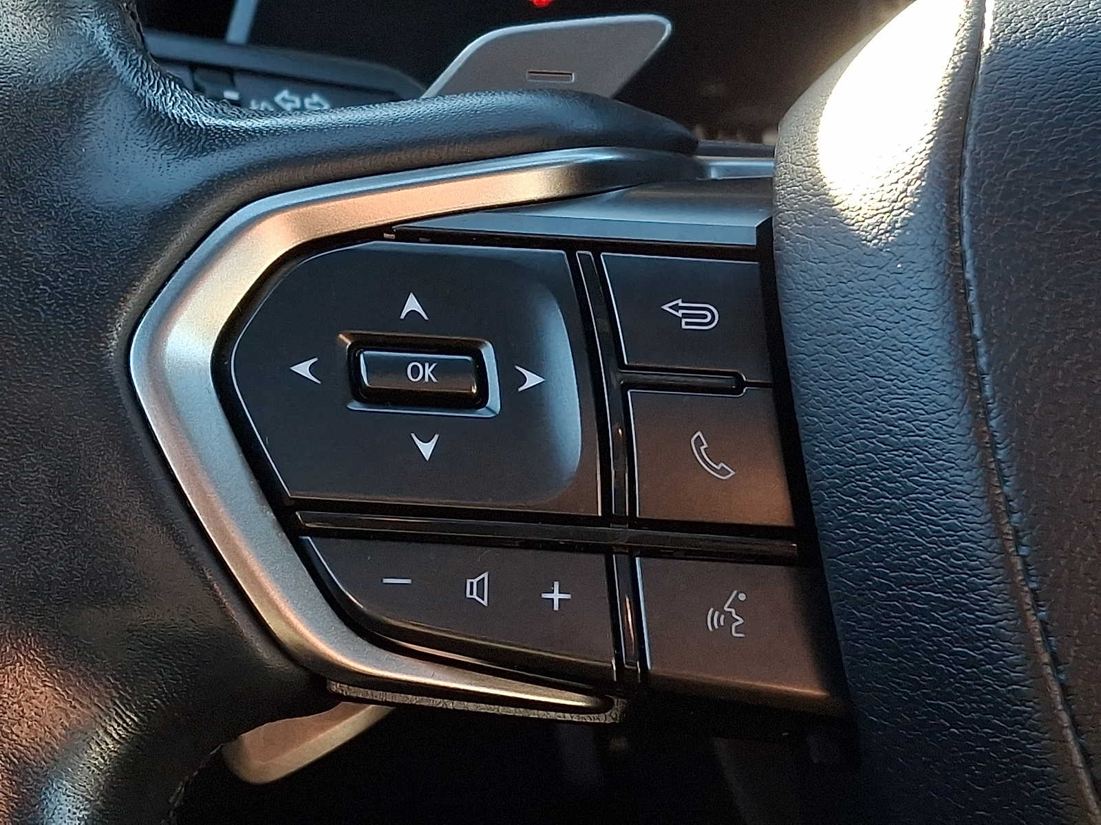 Thumbnail: 2023 Lexus RX - 18