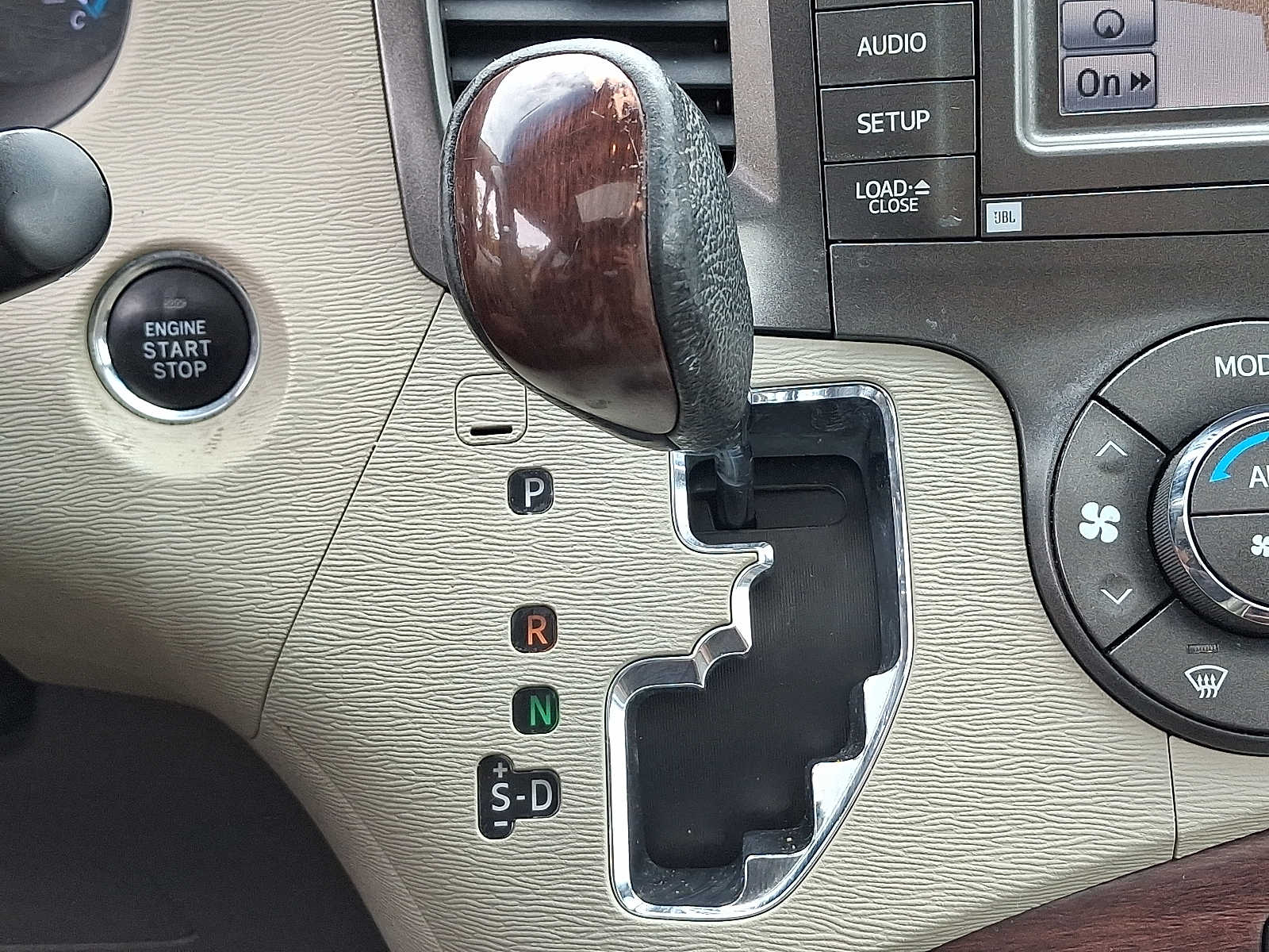 Thumbnail: 2013 Toyota Sienna - 14