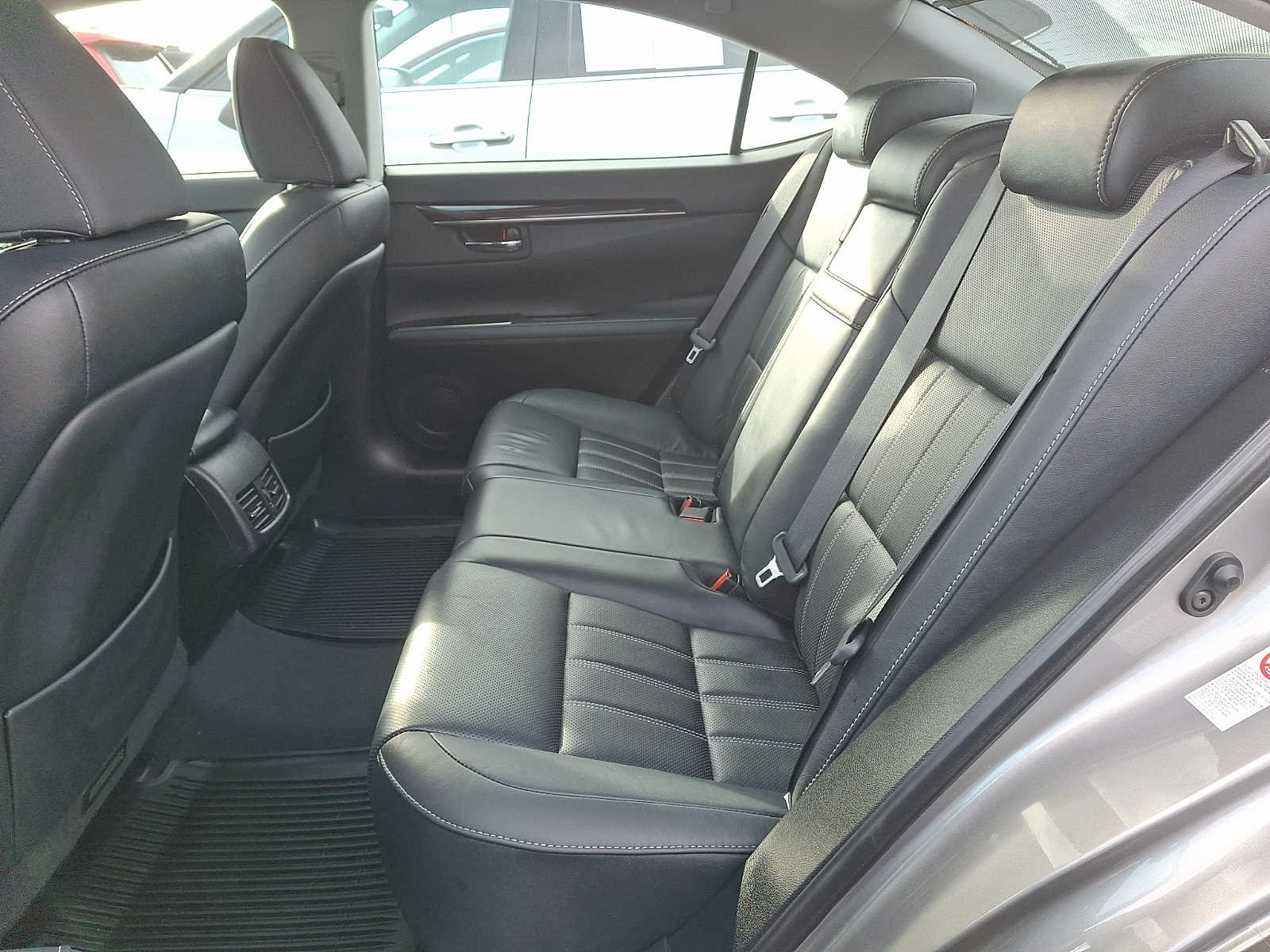 Thumbnail: 2018 Lexus ES - 8