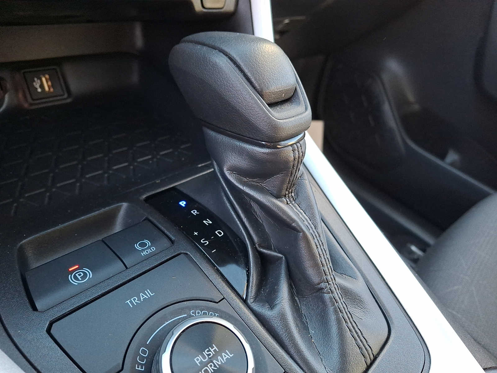 Thumbnail: 2025 Toyota RAV4 - 12