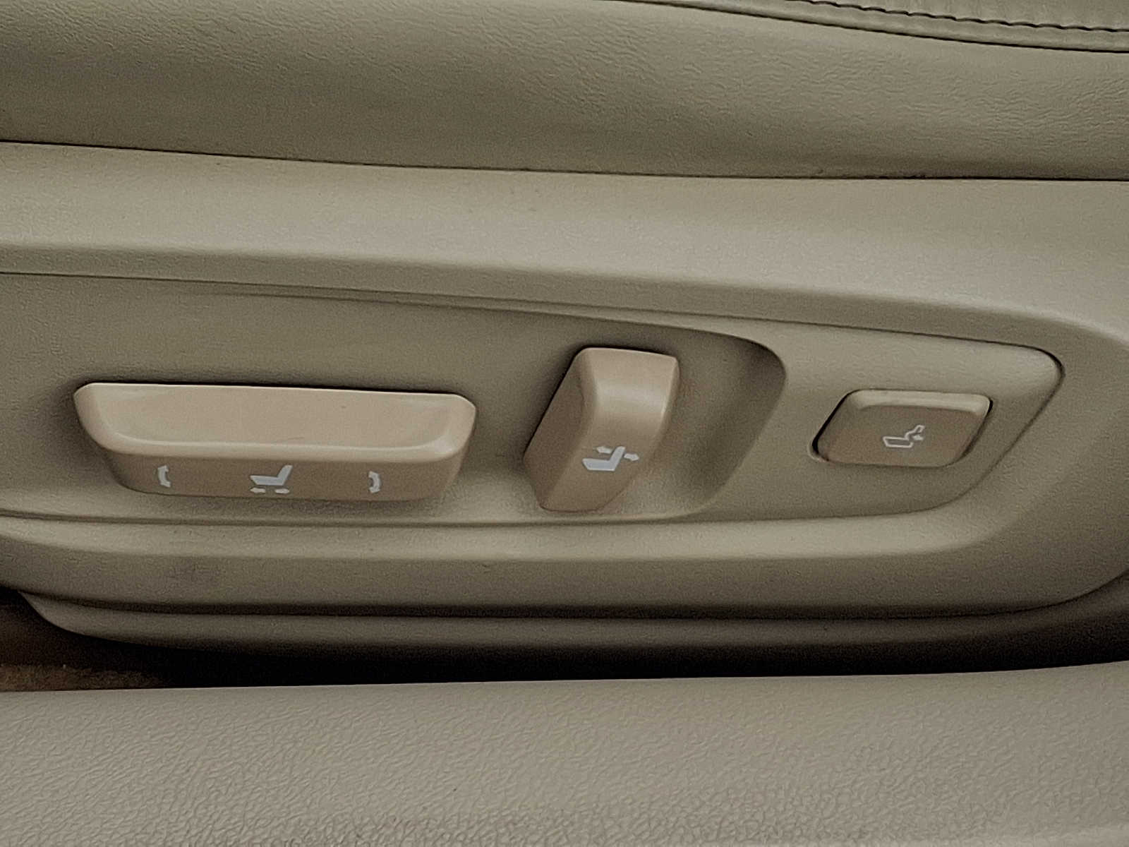 Thumbnail: 2015 Lexus ES - 11