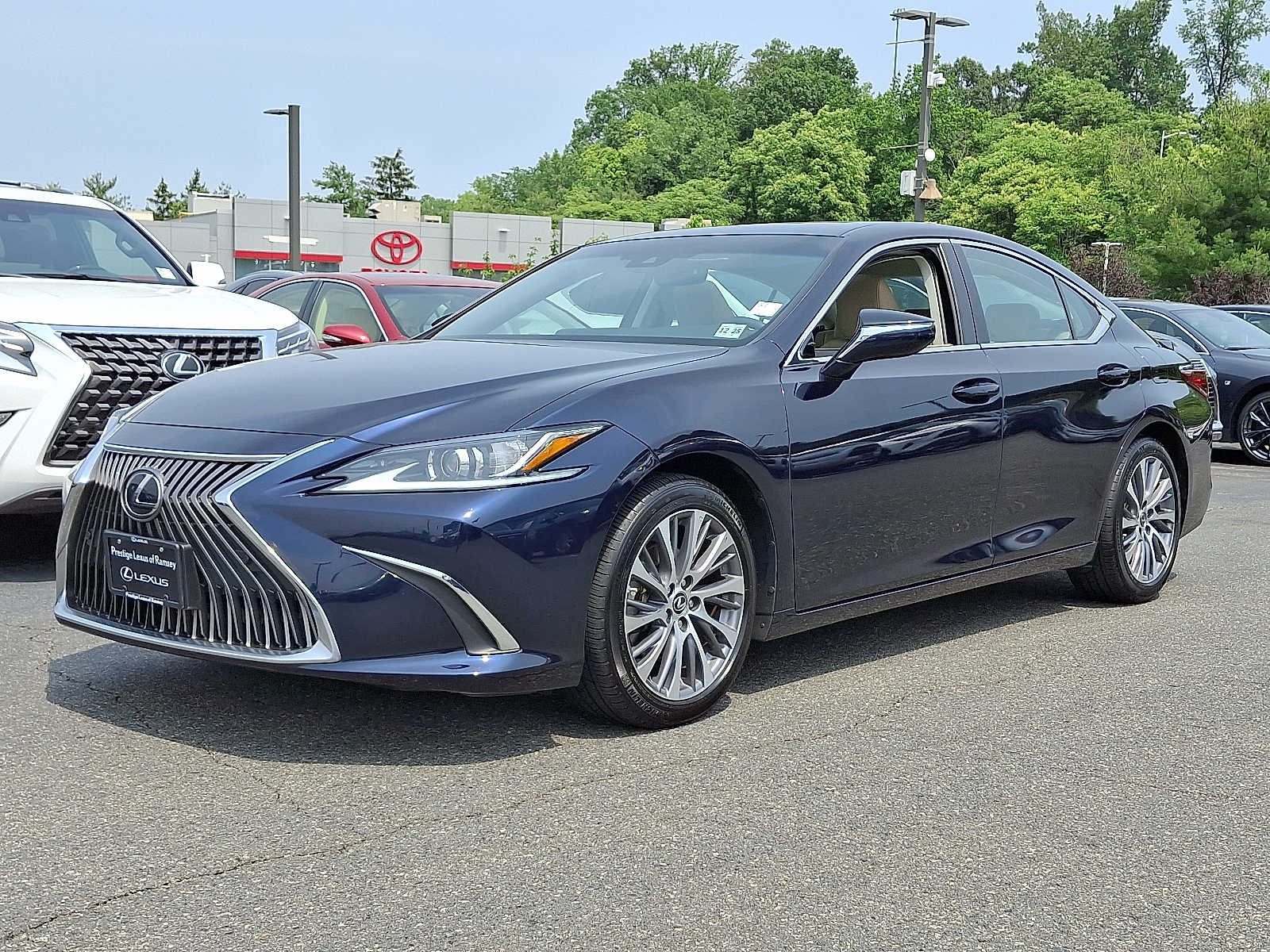 2021 Lexus ES 350 Hero Image