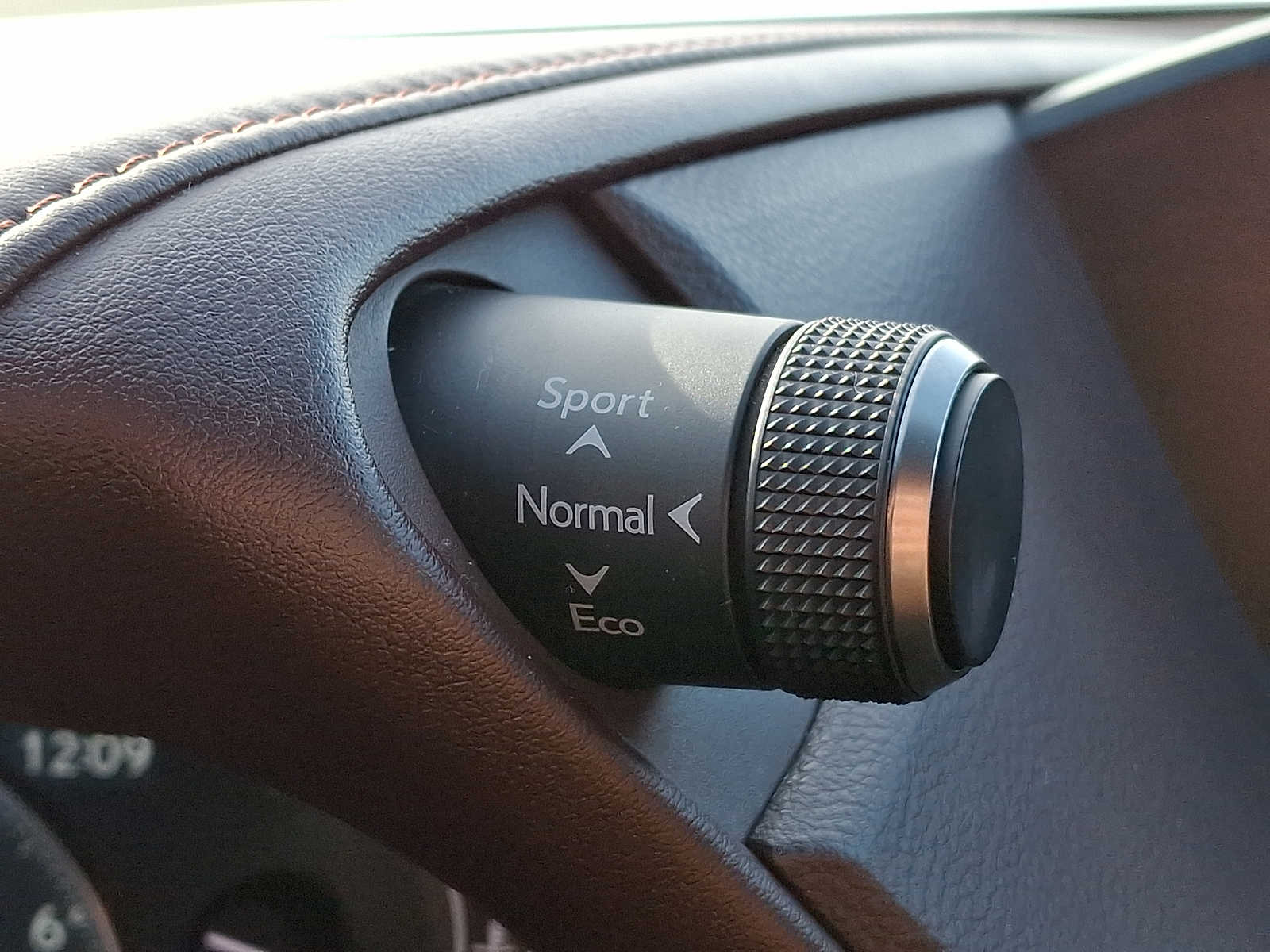 Thumbnail: 2021 Lexus ES - 24