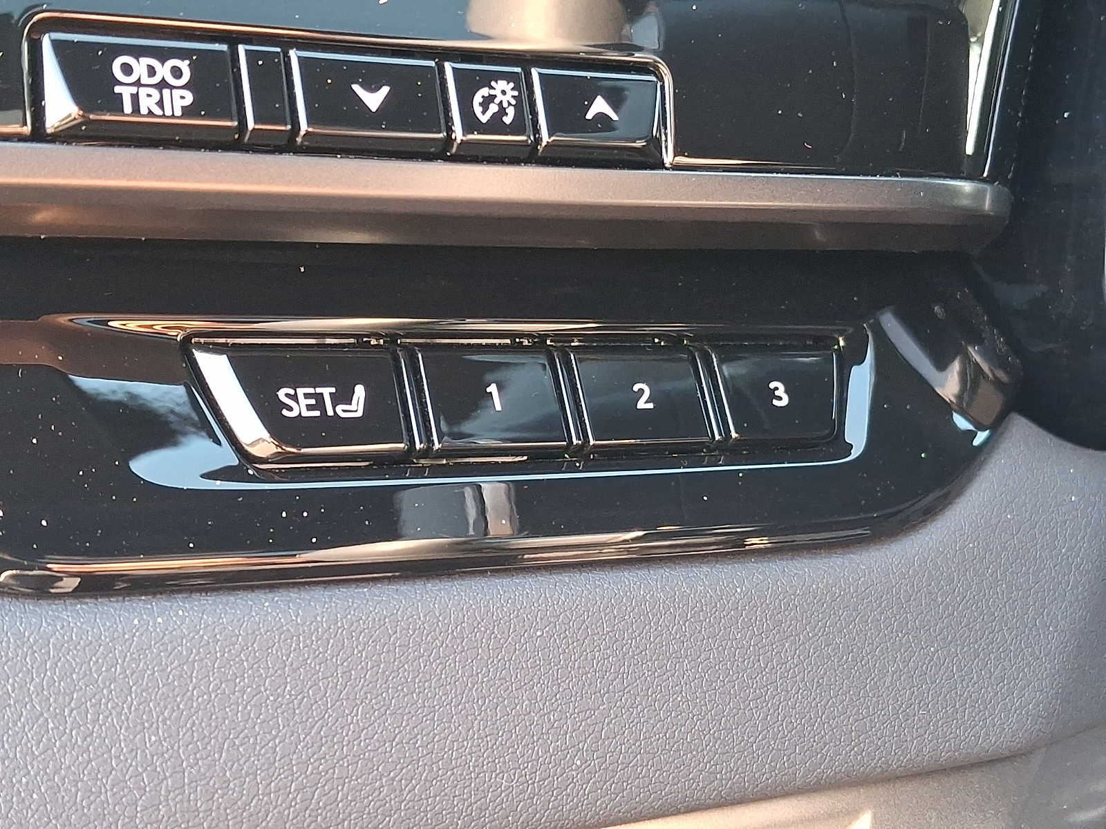 Thumbnail: 2023 Lexus RX - 23