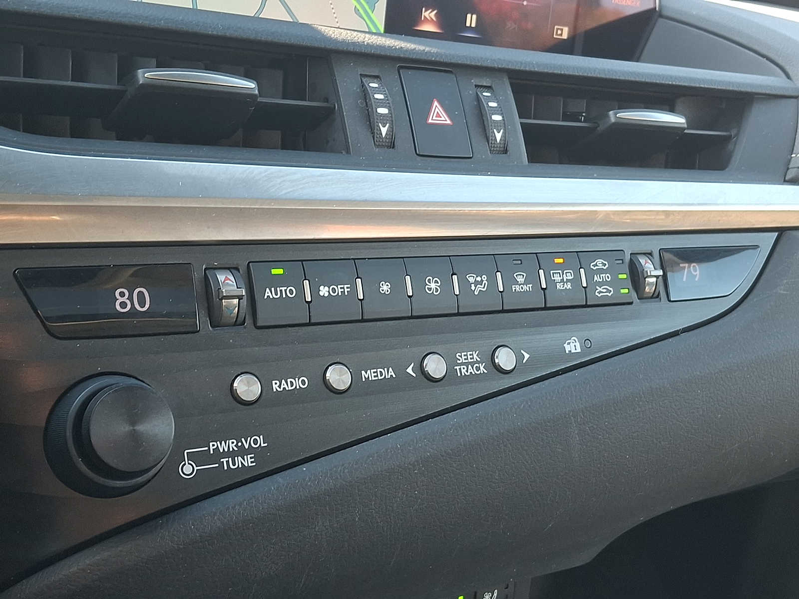 Thumbnail: 2020 Lexus ES - 14