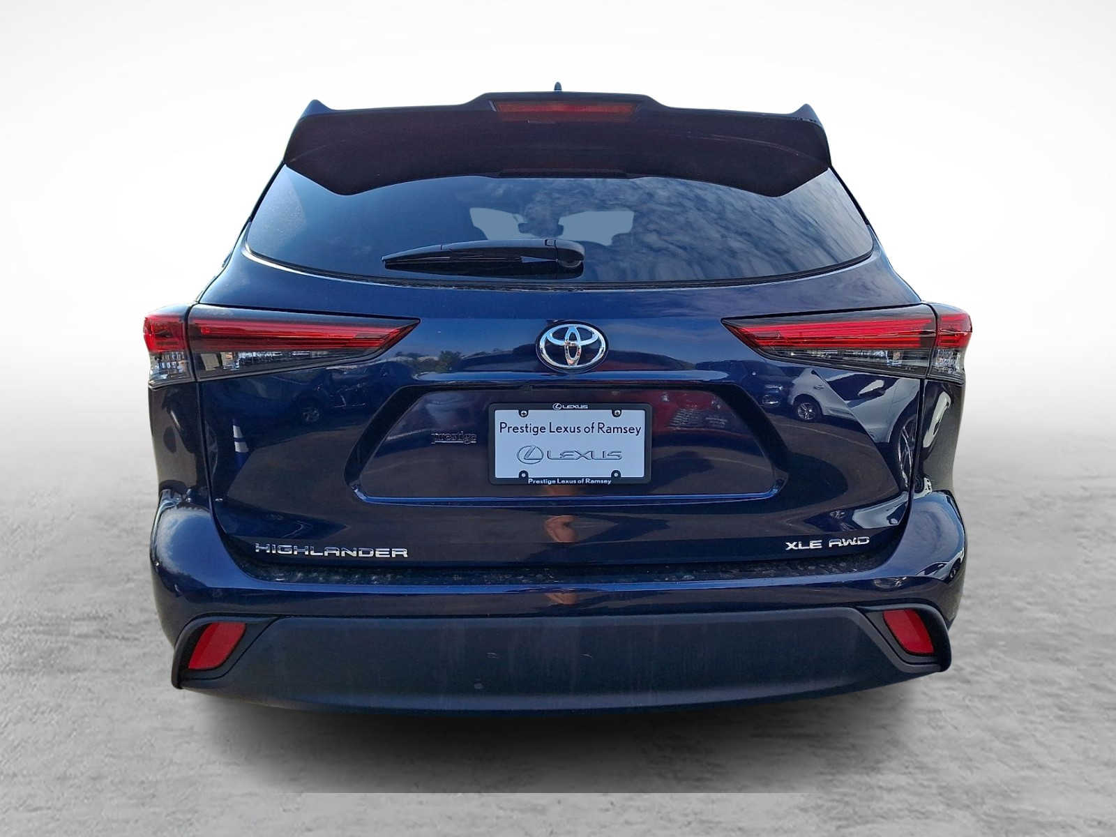 Thumbnail: 2023 Toyota Highlander - 6