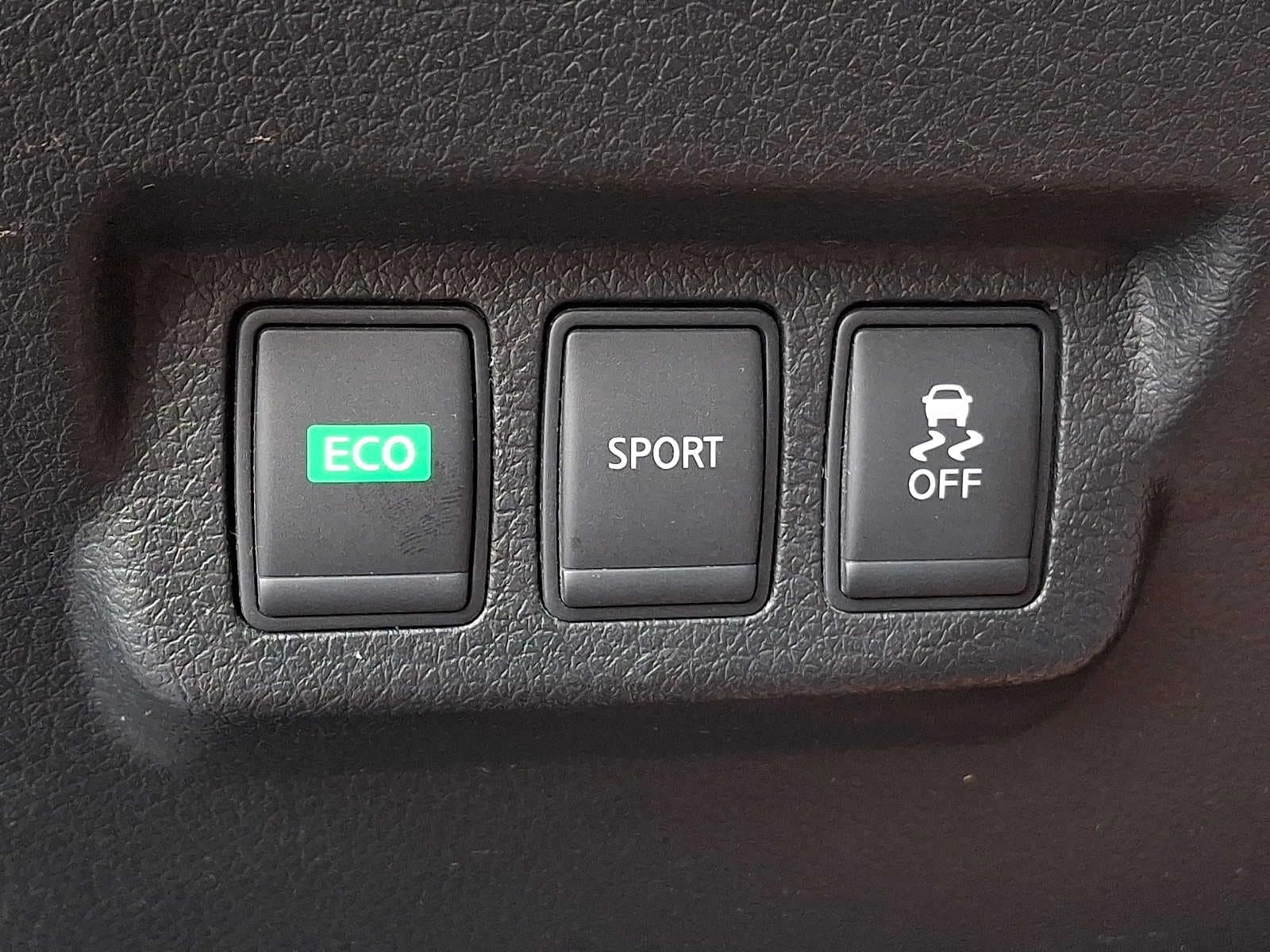 Thumbnail: 2015 Nissan Sentra - 23