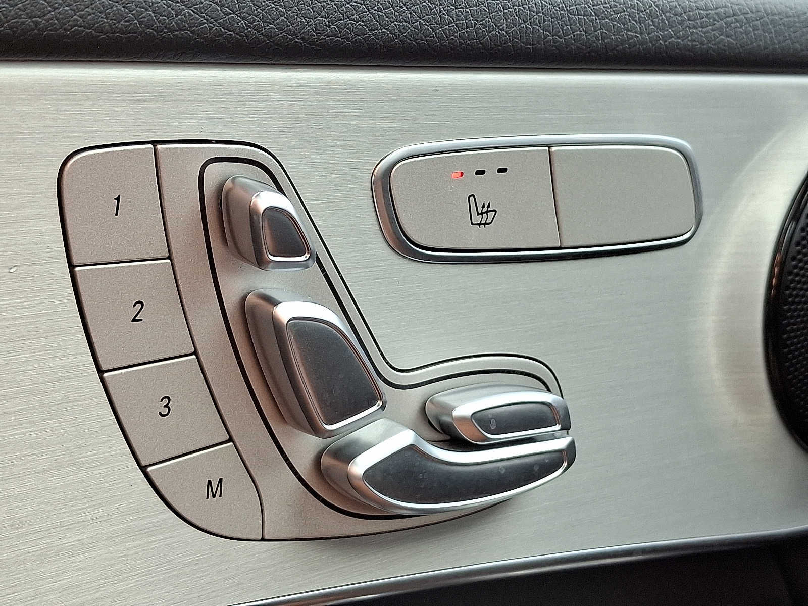 Thumbnail: 2022 Mercedes-Benz GLC - 22