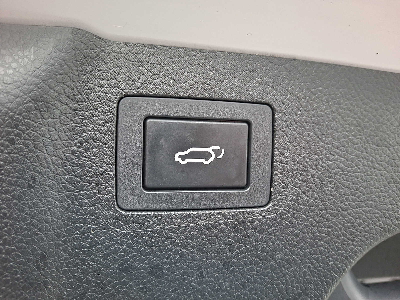 Thumbnail: 2015 Hyundai Santa Fe - 29