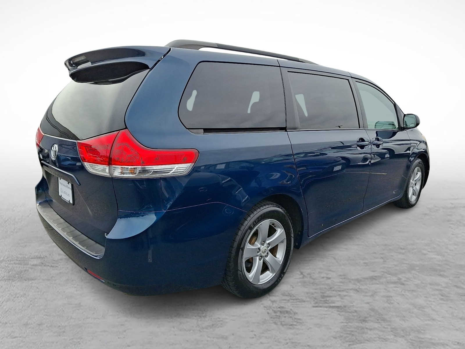 Thumbnail: 2012 Toyota Sienna - 4
