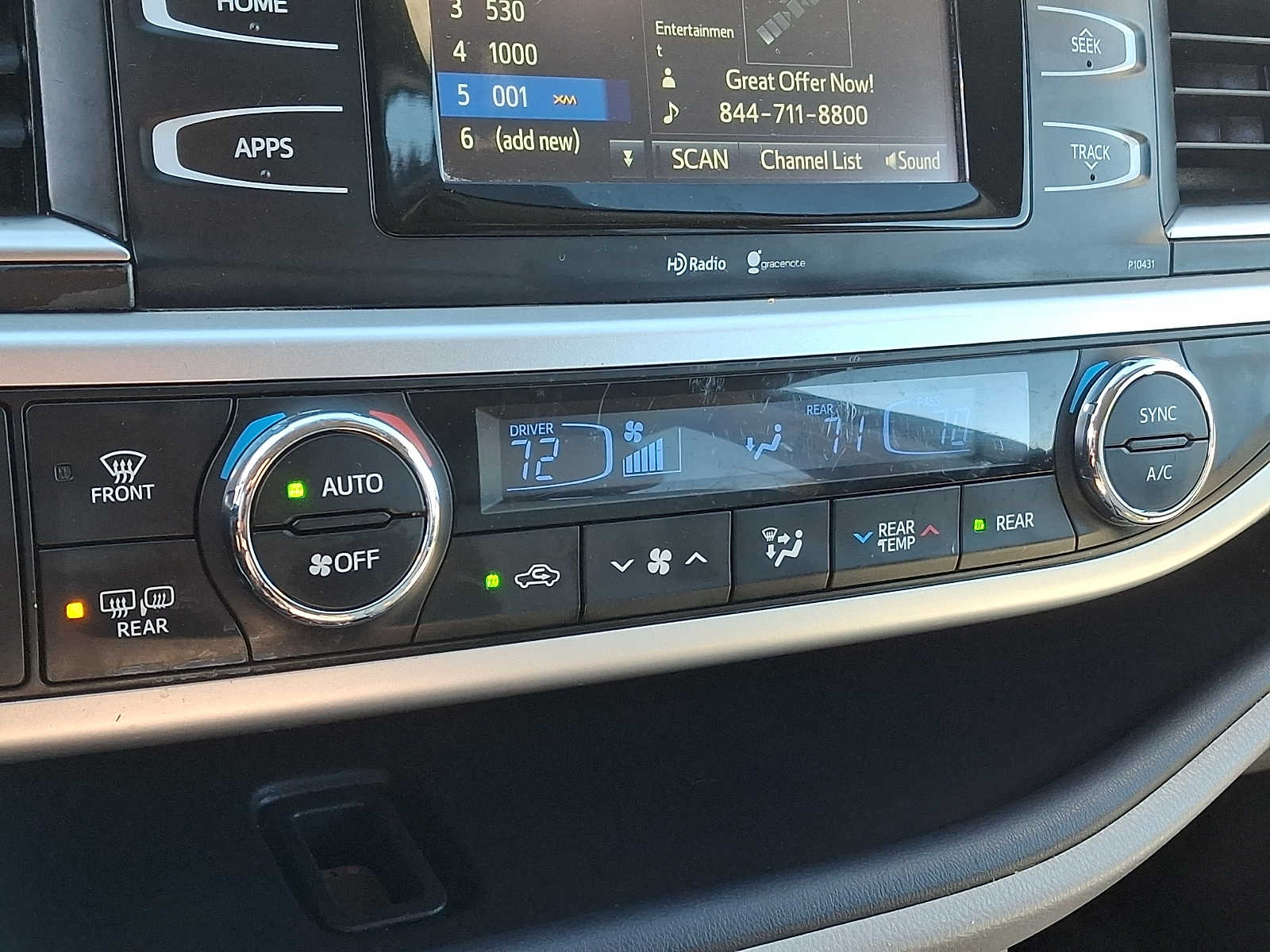 Thumbnail: 2015 Toyota Highlander - 12