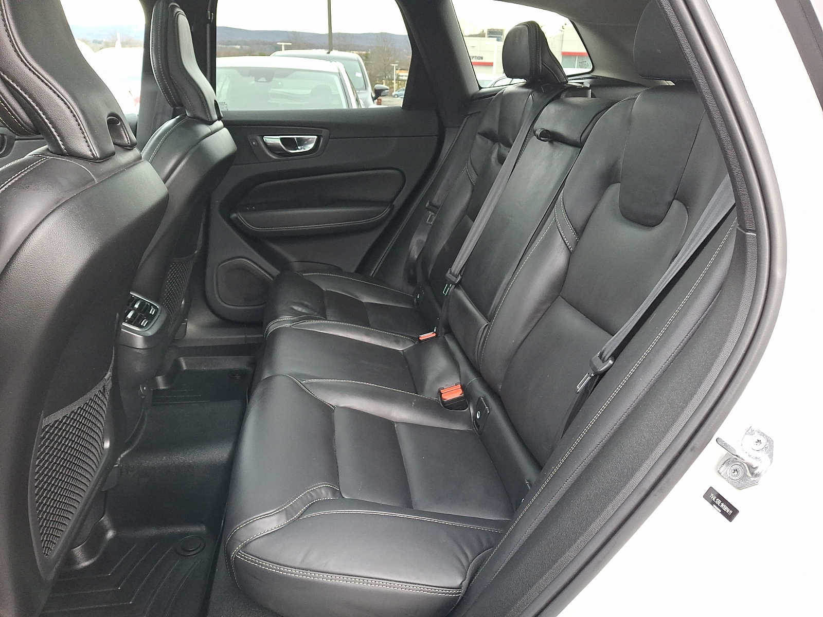 Thumbnail: 2022 Volvo XC60 - 7