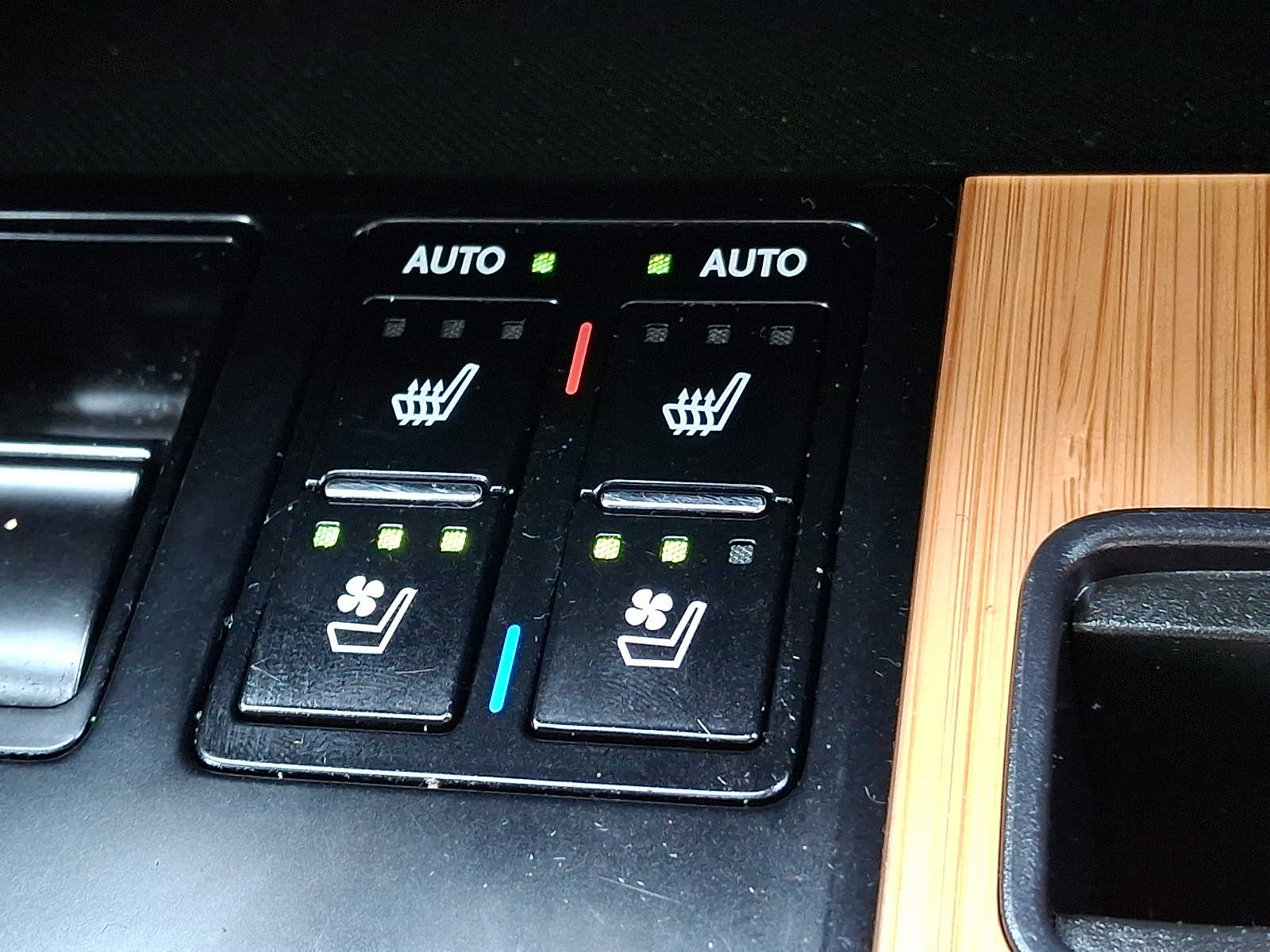 Thumbnail: 2020 Lexus RX - 21