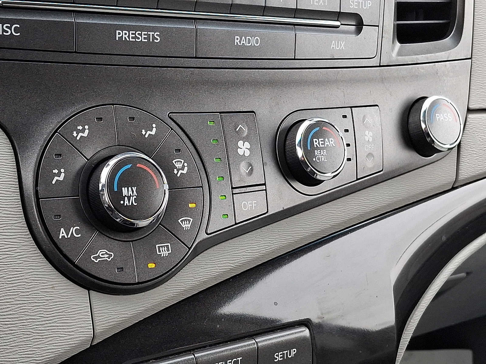 Thumbnail: 2012 Toyota Sienna - 14