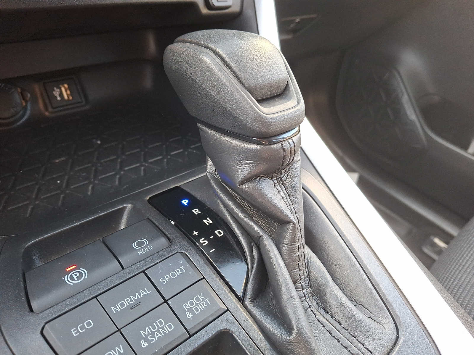 Thumbnail: 2023 Toyota RAV4 - 11