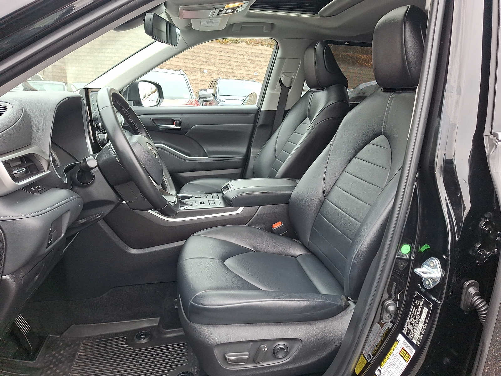 Thumbnail: 2022 Toyota Highlander - 9