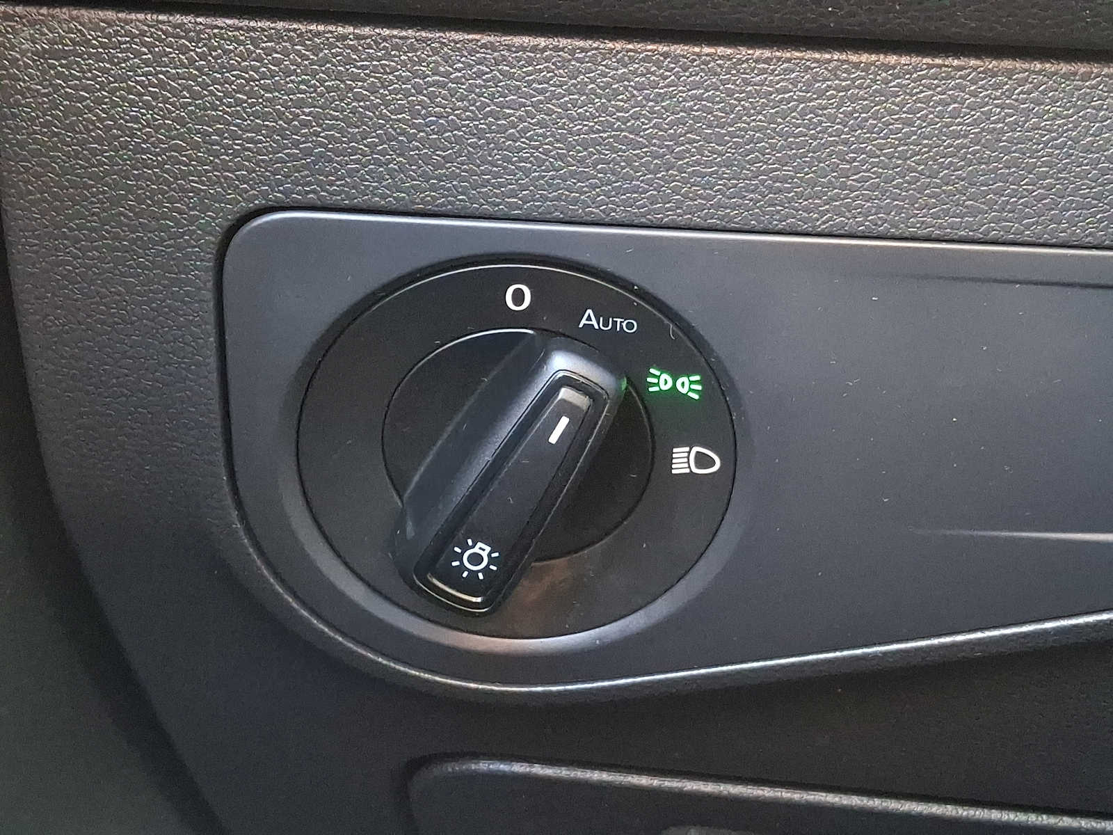 Thumbnail: 2022 Volkswagen Tiguan - 23