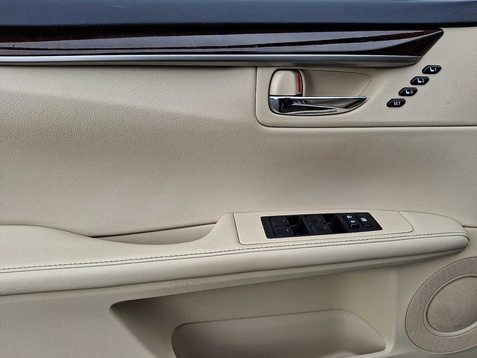 Thumbnail: 2015 Lexus ES - 9