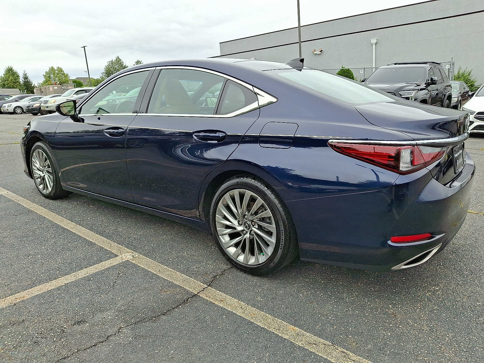 Thumbnail: 2022 Lexus ES - 6
