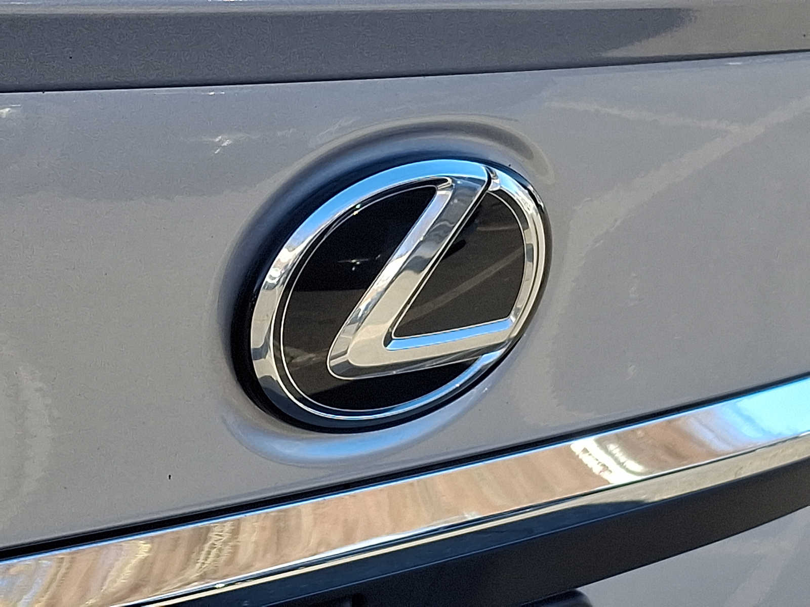 Thumbnail: 2023 Lexus ES - 29