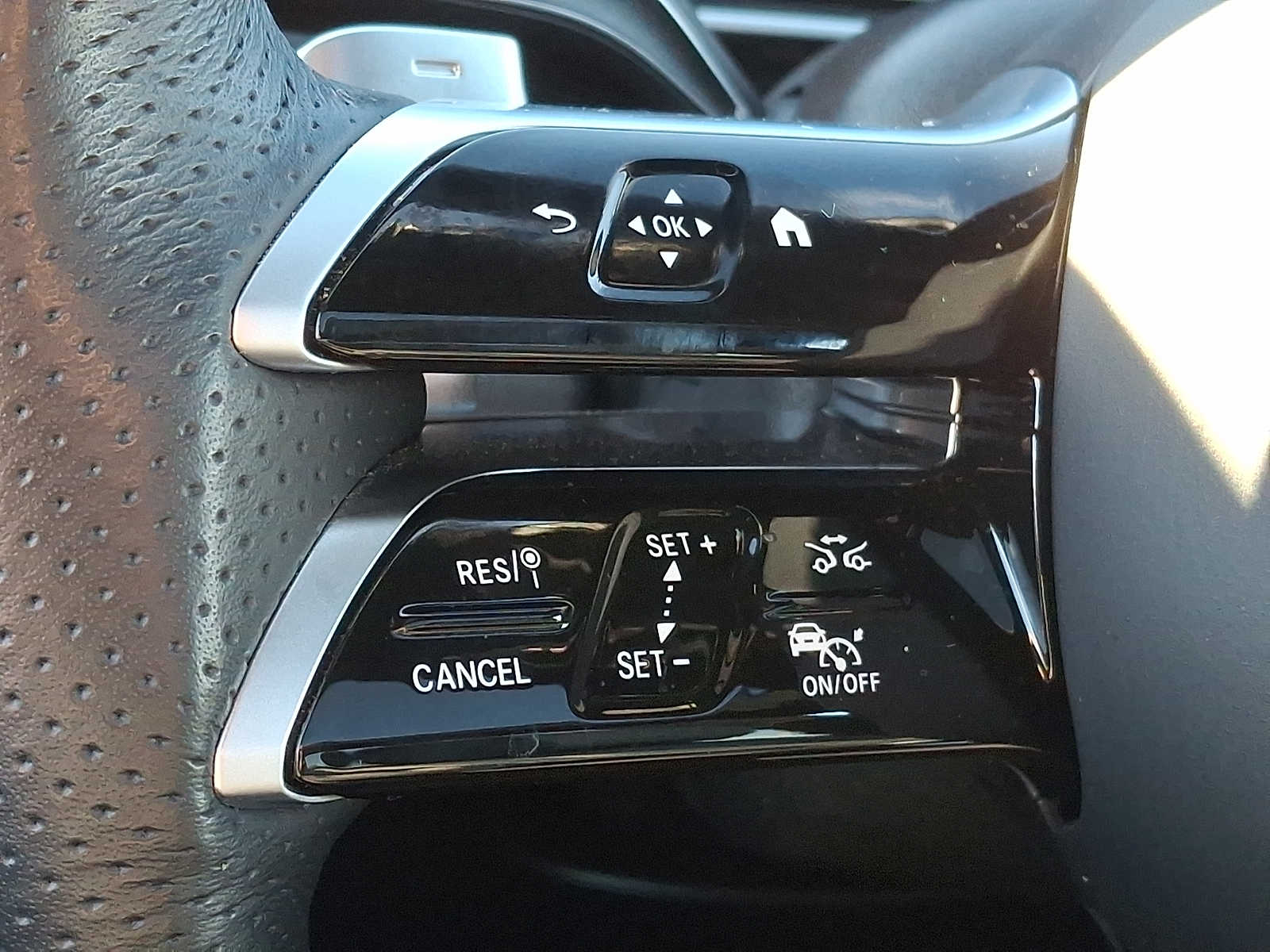 Thumbnail: 2025 Mercedes-Benz GLS - 16