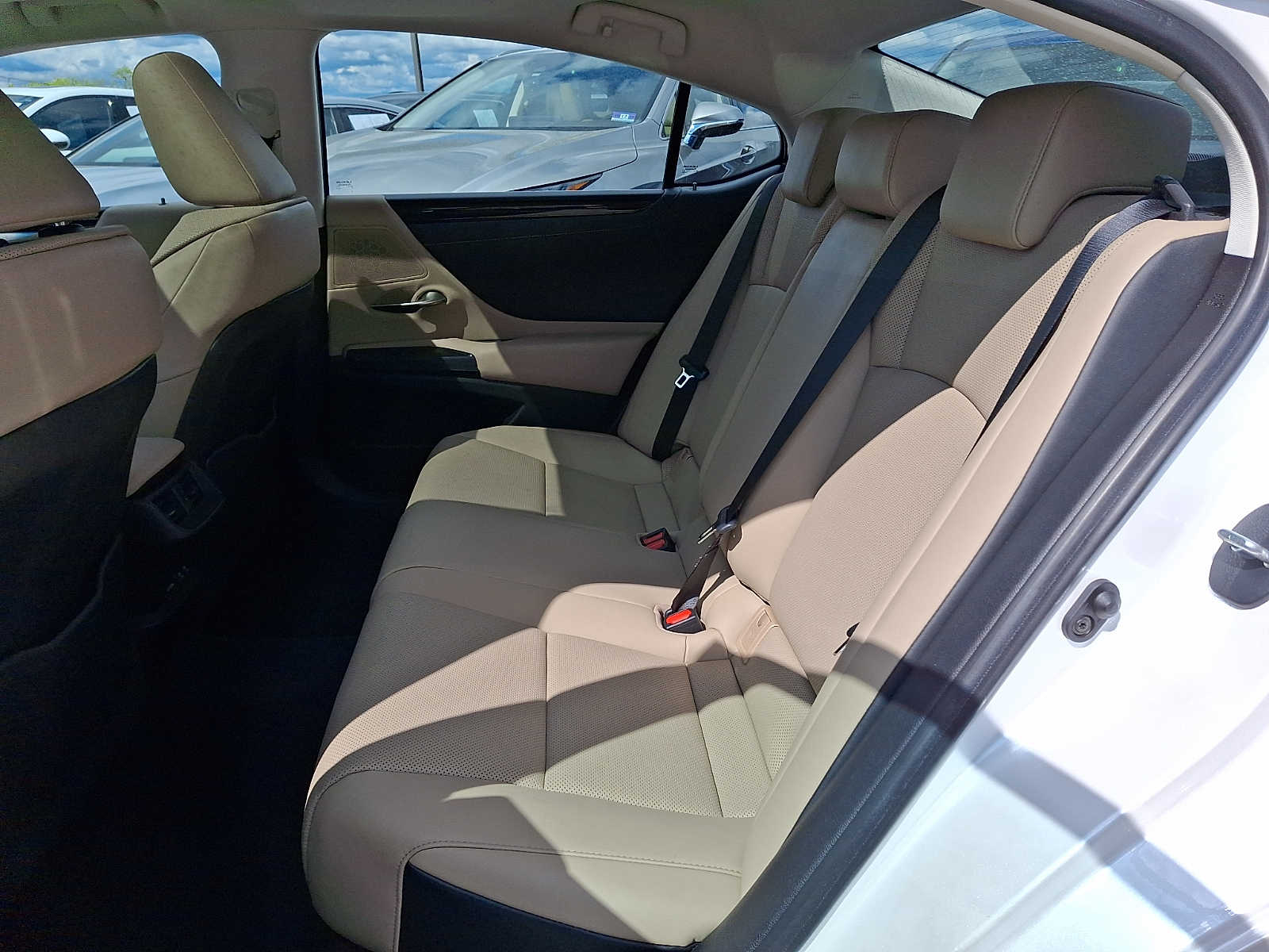 Thumbnail: 2021 Lexus ES - 8