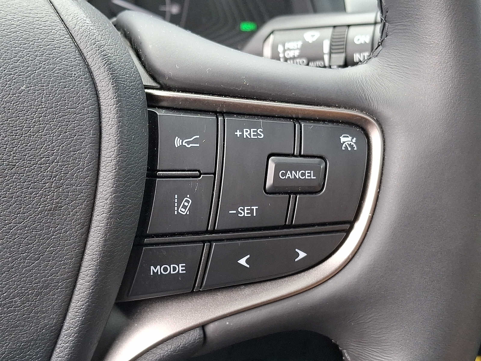 Thumbnail: 2023 Lexus UX - 19