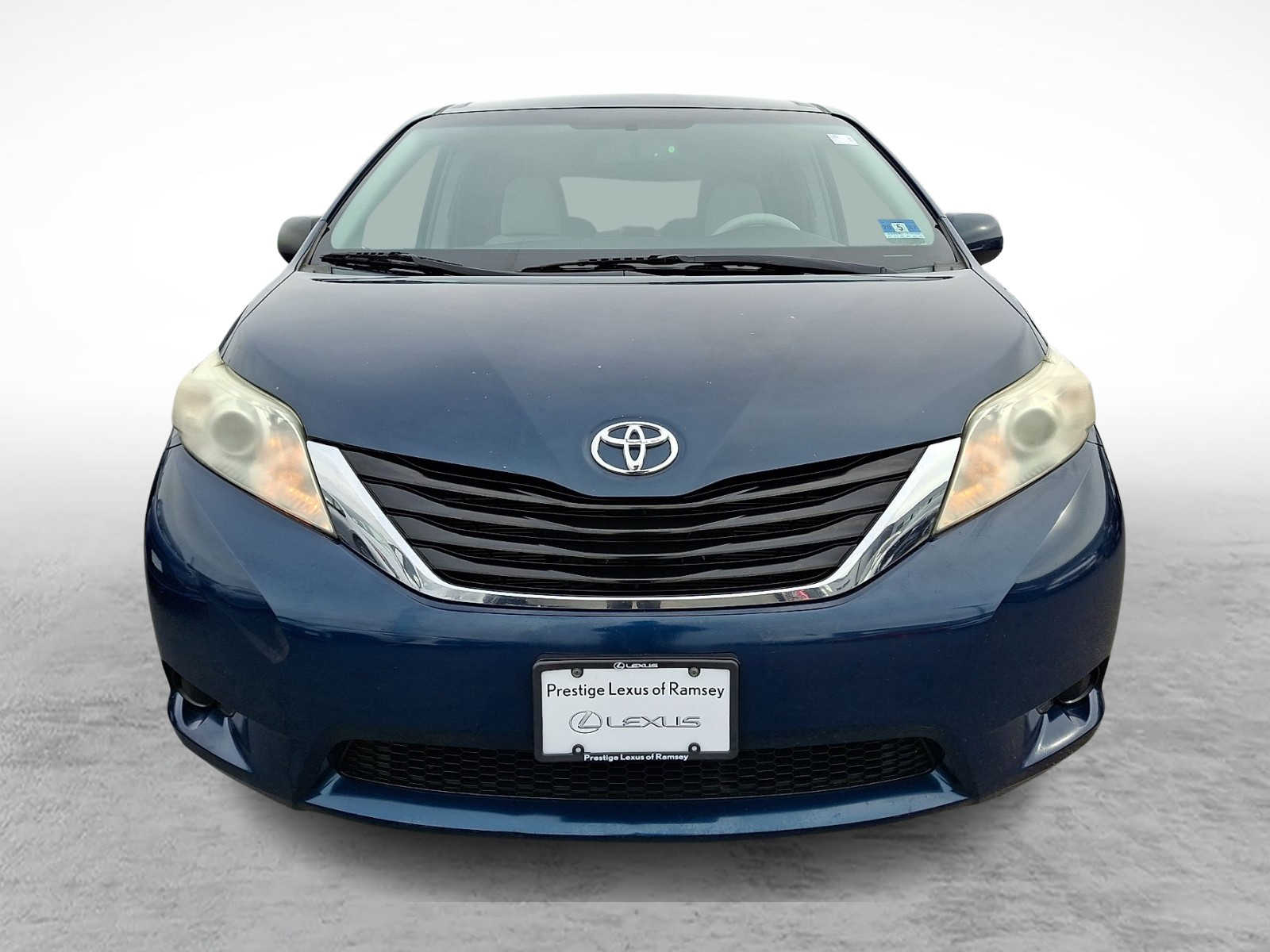 Thumbnail: 2012 Toyota Sienna - 2