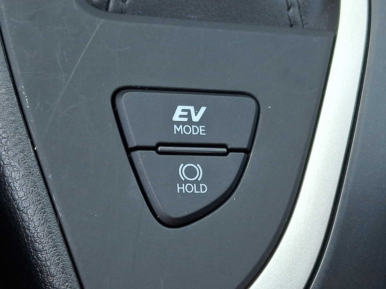 Thumbnail: 2023 Lexus UX - 22