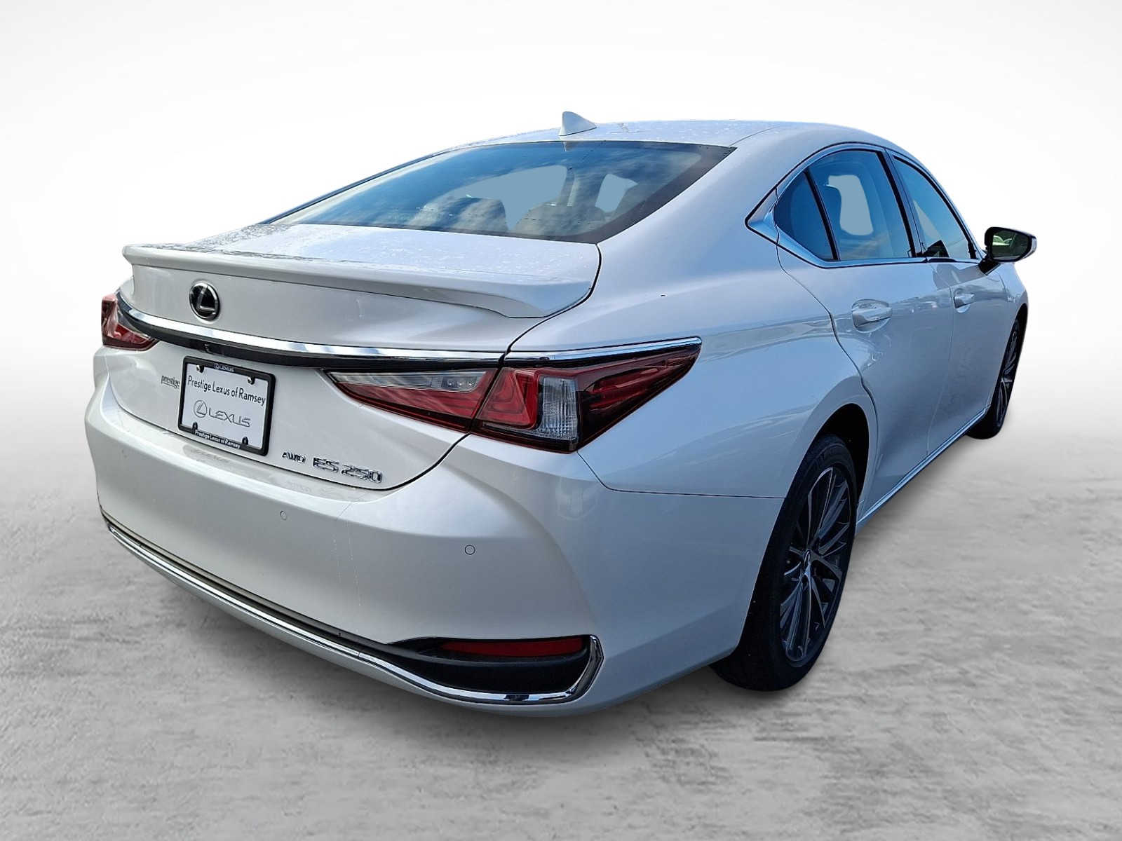 Thumbnail: 2023 Lexus ES - 4