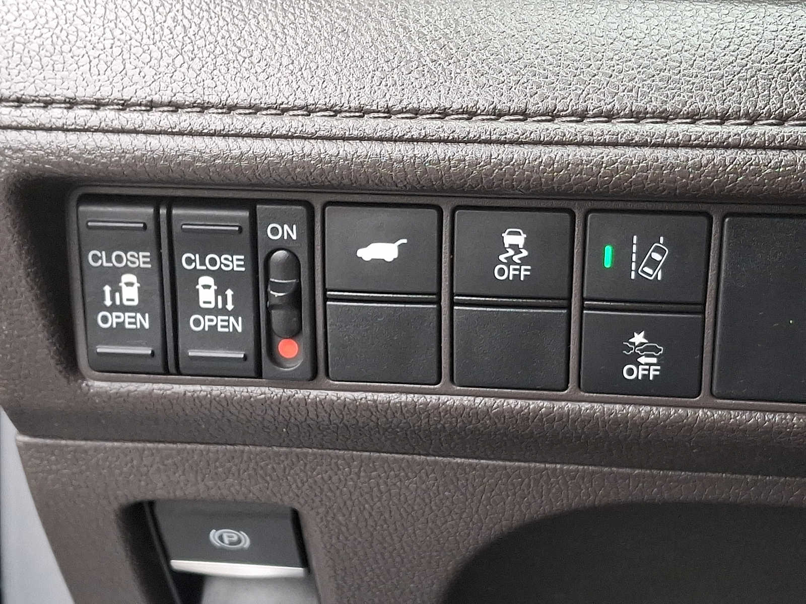 Thumbnail: 2018 Honda Odyssey - 25