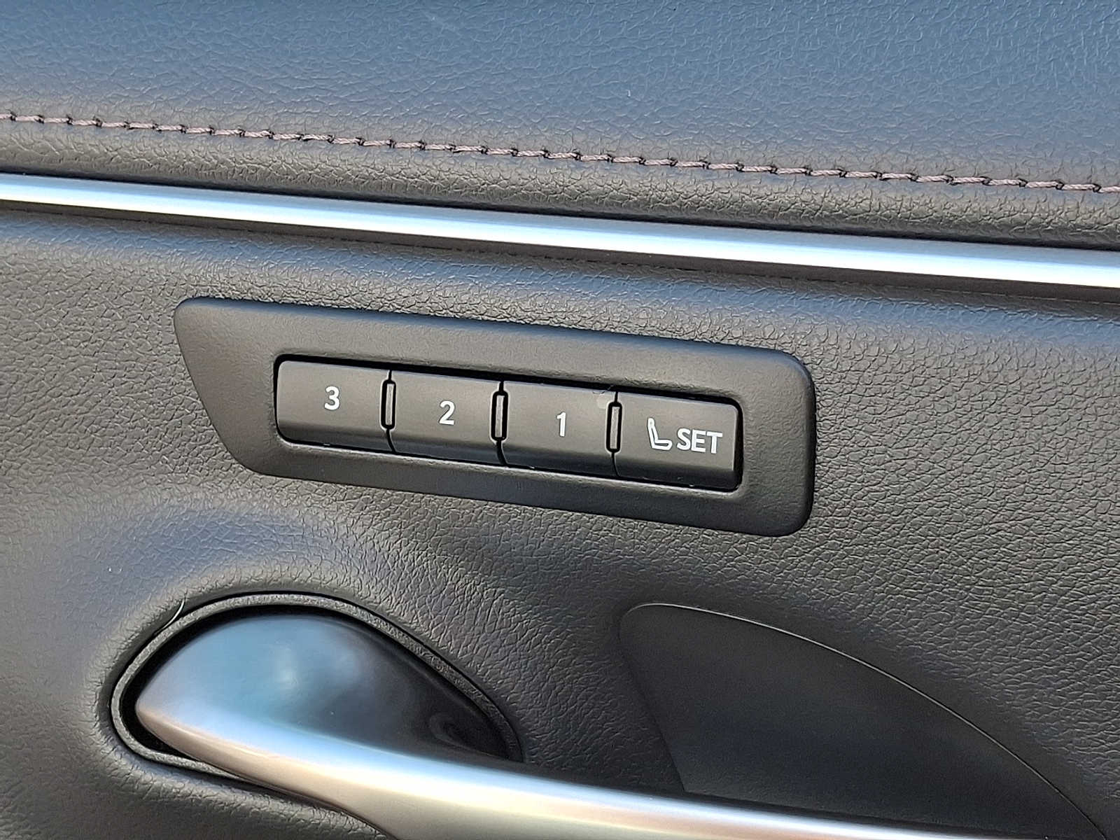 Thumbnail: 2024 Lexus ES - 25