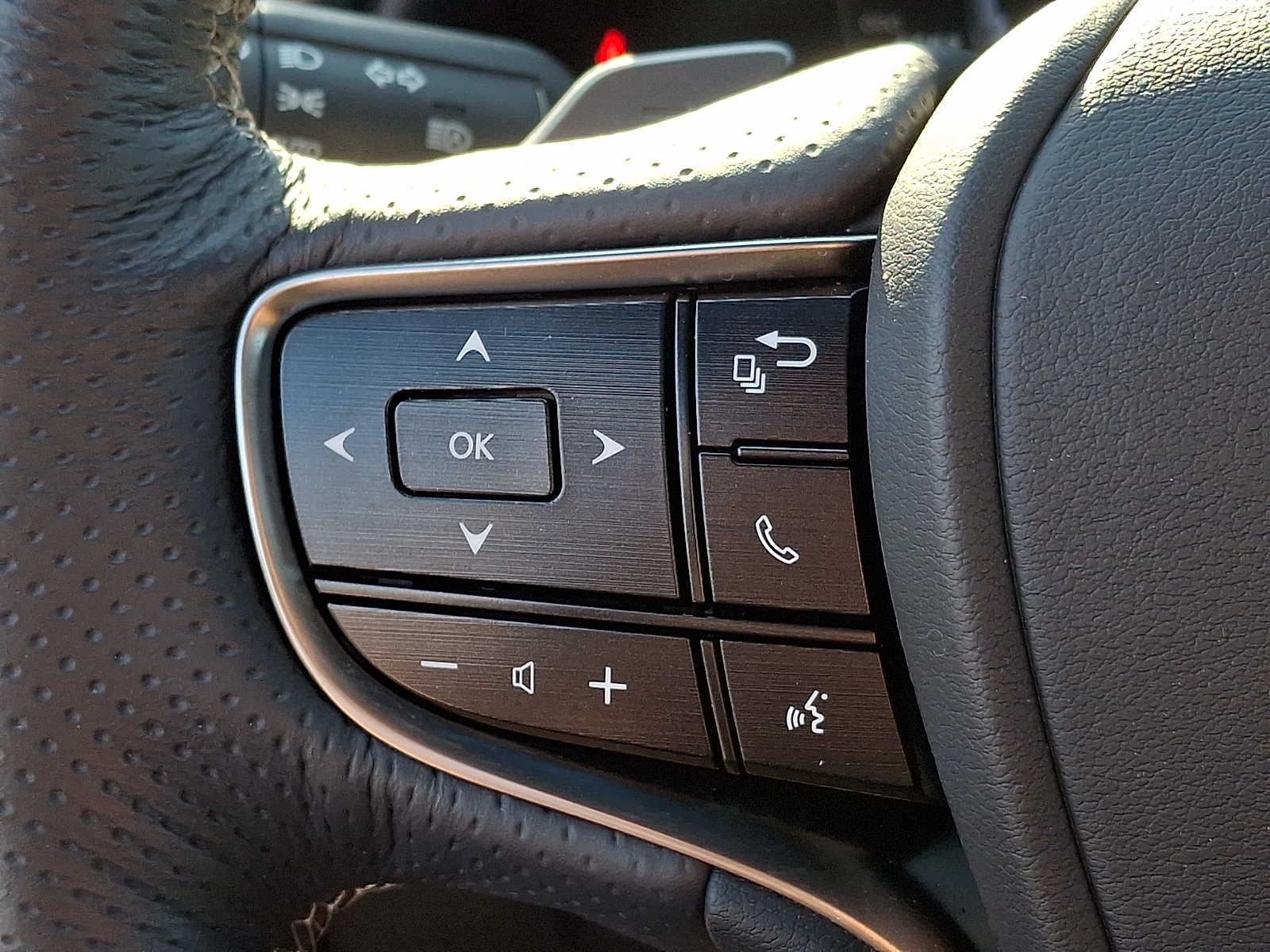 Thumbnail: 2019 Lexus ES - 18