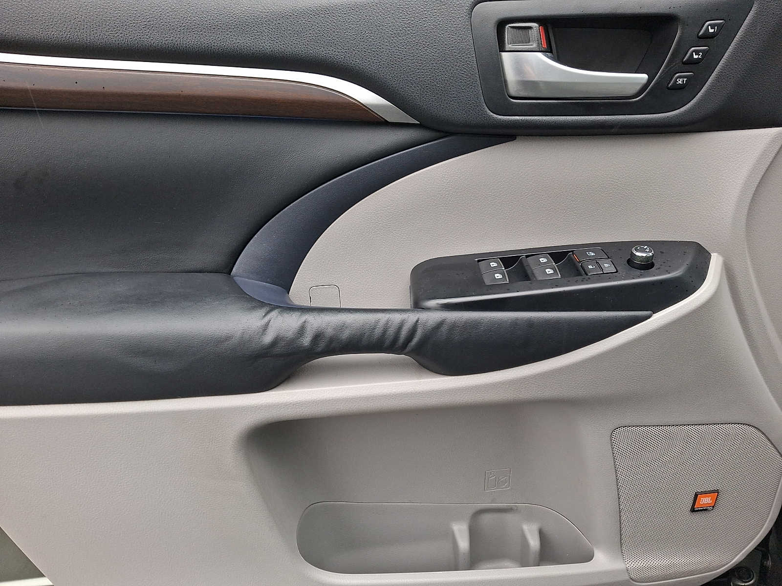 Thumbnail: 2014 Toyota Highlander - 10