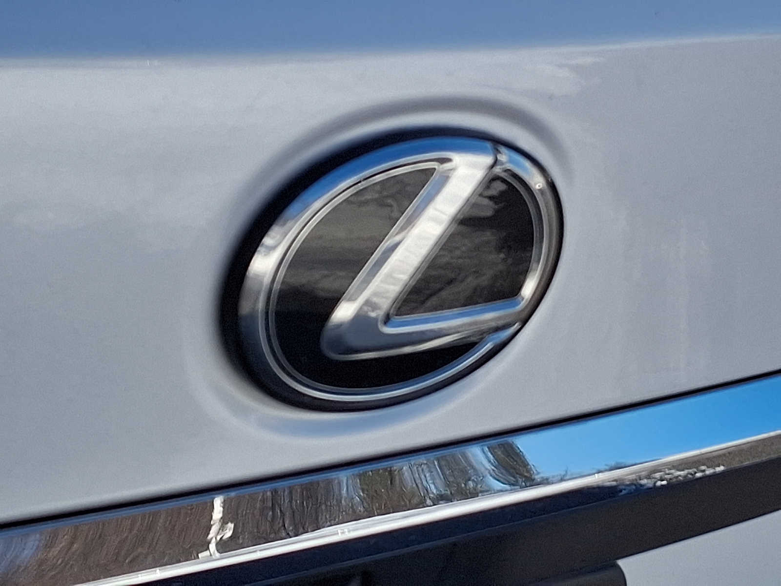 Thumbnail: 2023 Lexus ES - 29