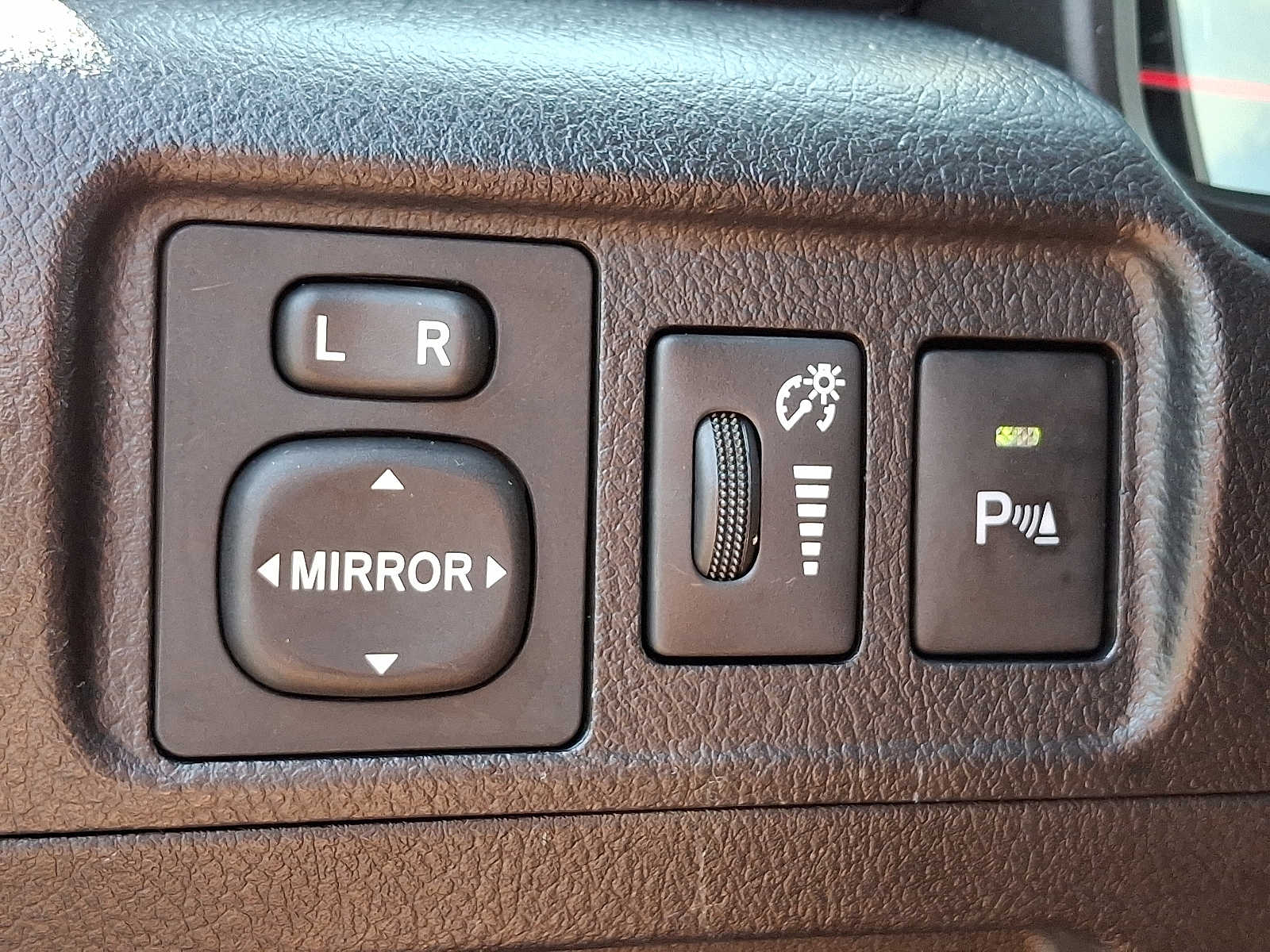 Thumbnail: 2015 Toyota 4Runner - 24