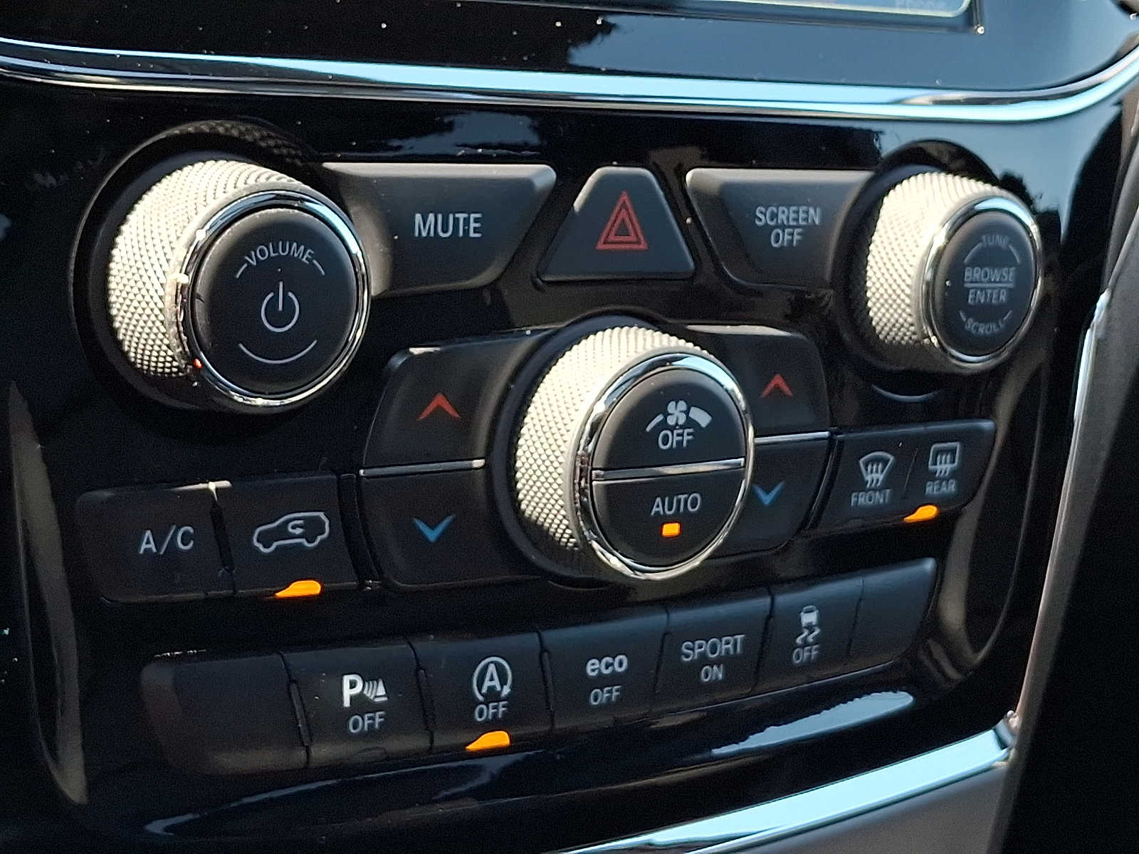 Thumbnail: 2019 Jeep Grand Cherokee - 14
