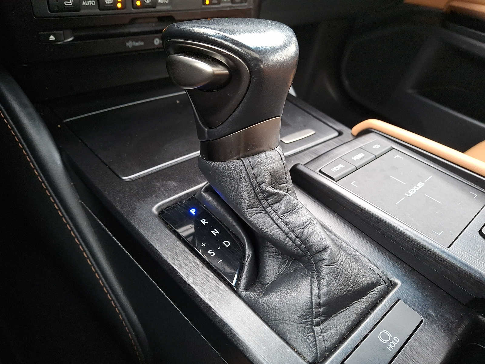 Thumbnail: 2022 Lexus ES - 12