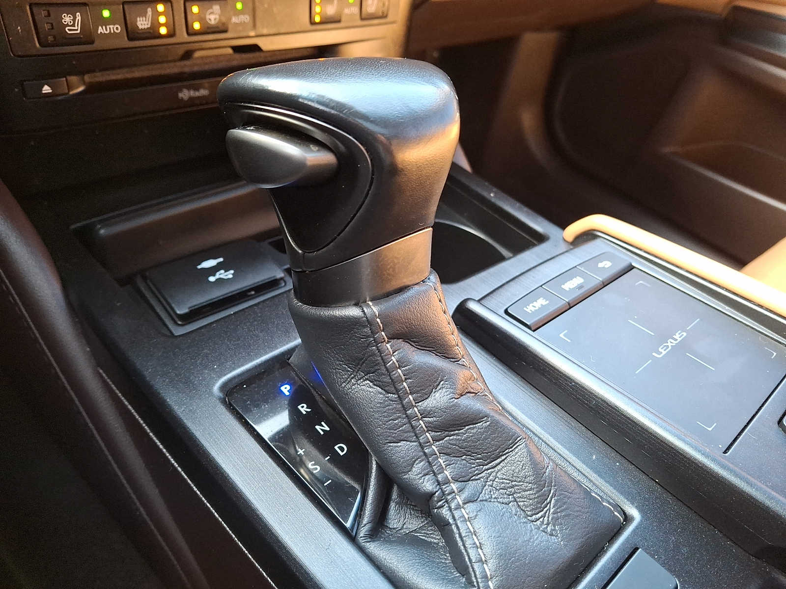 Thumbnail: 2021 Lexus ES - 13