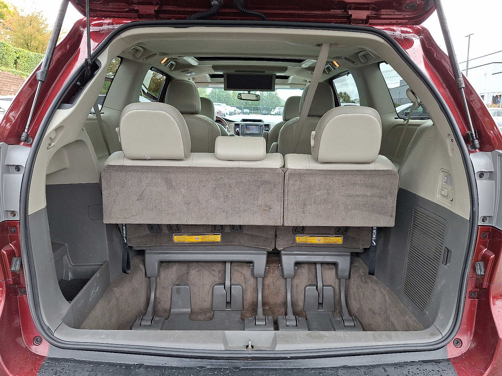 Thumbnail: 2013 Toyota Sienna - 27